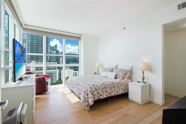 Building Photo - 950 Brickell Bay Dr