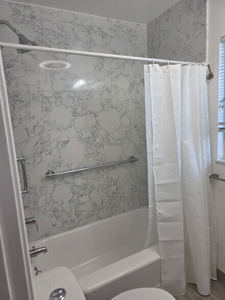 Building Photo - 500 Merritt Ave