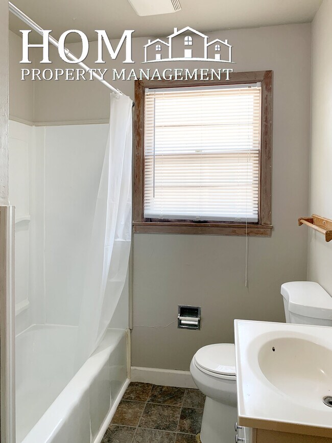 Building Photo - 108 Malin St