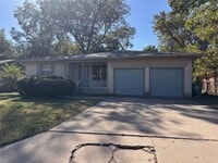 Building Photo - 1110 Edinburg Ln