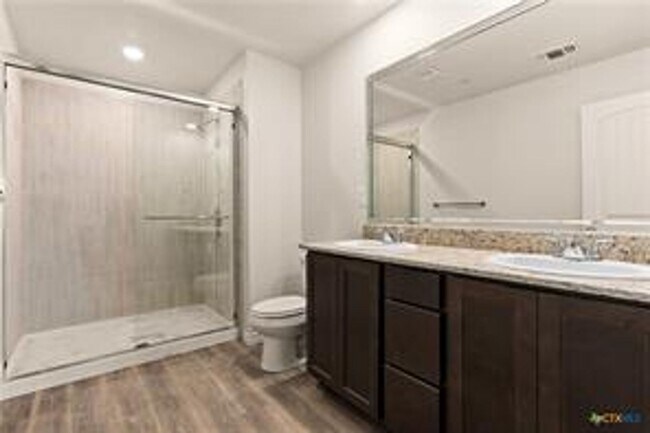 Building Photo - 1ST MONTH RENT FREE