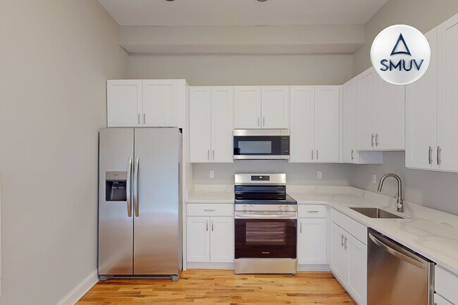 Building Photo - 100 West Lexington-404