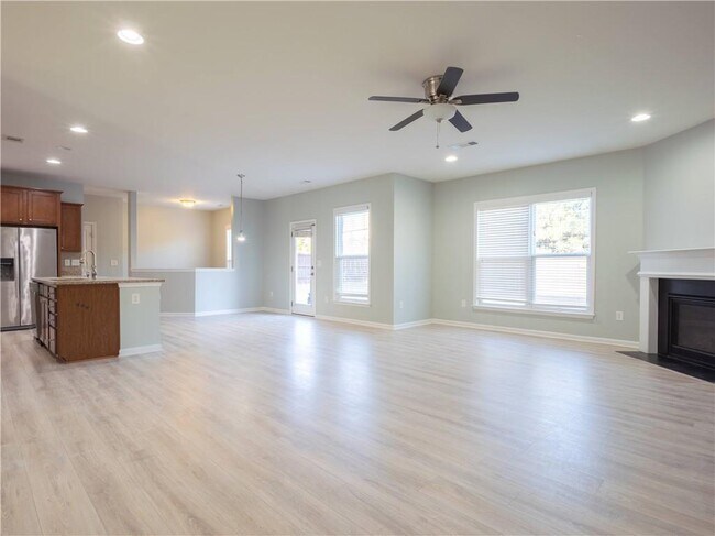 Building Photo - 4550 Farmstead Dr