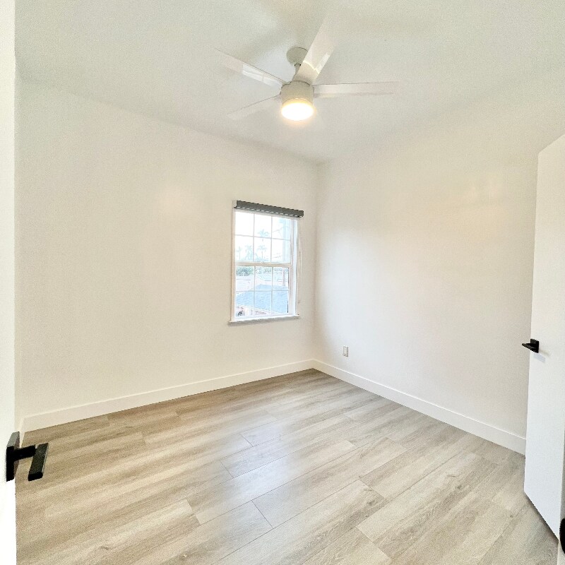 Building Photo - 1524 N Sycamore St