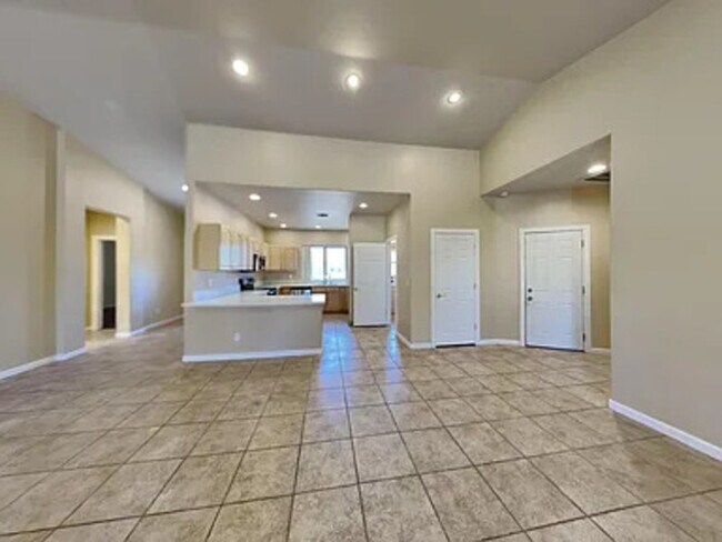 Building Photo - 3002 E Jeanette Ct