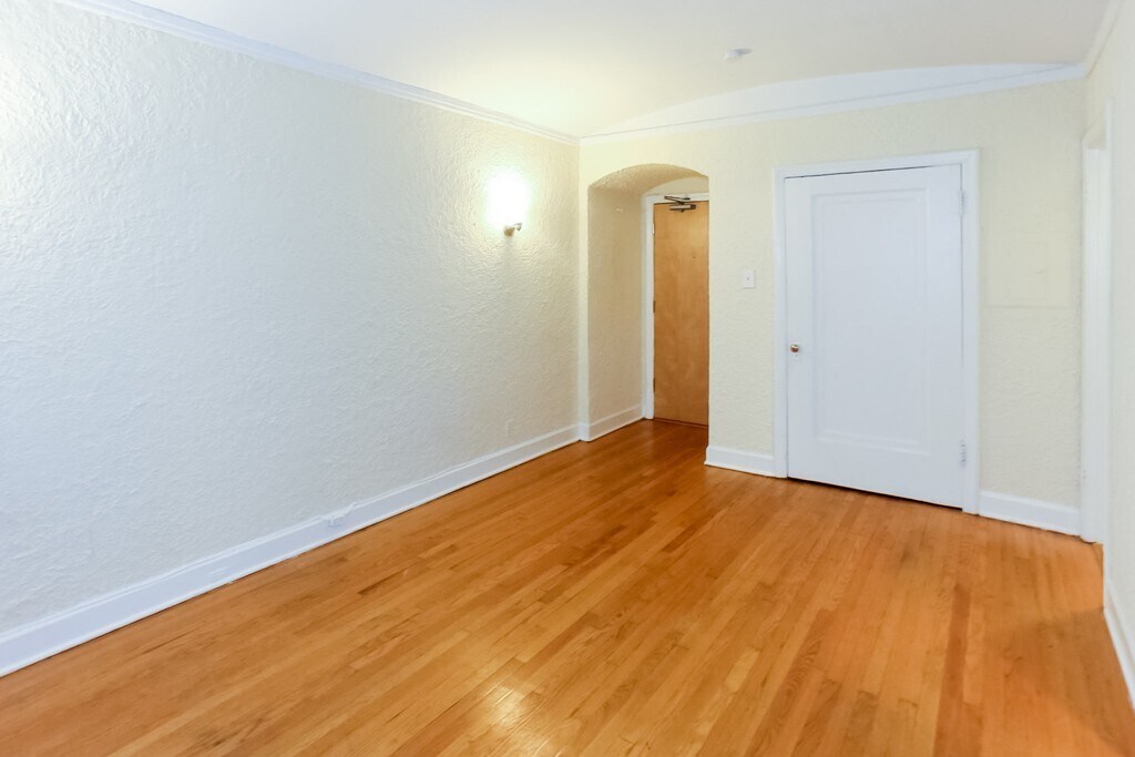 Building Photo - 541 W Arlington Pl