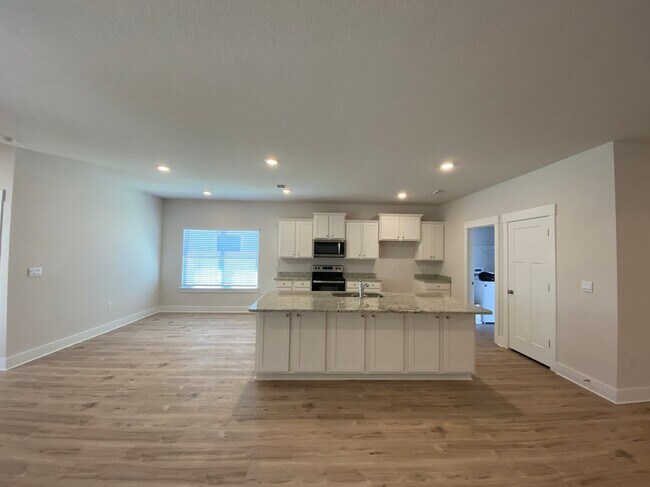 Building Photo - 3398 Southwind Dr