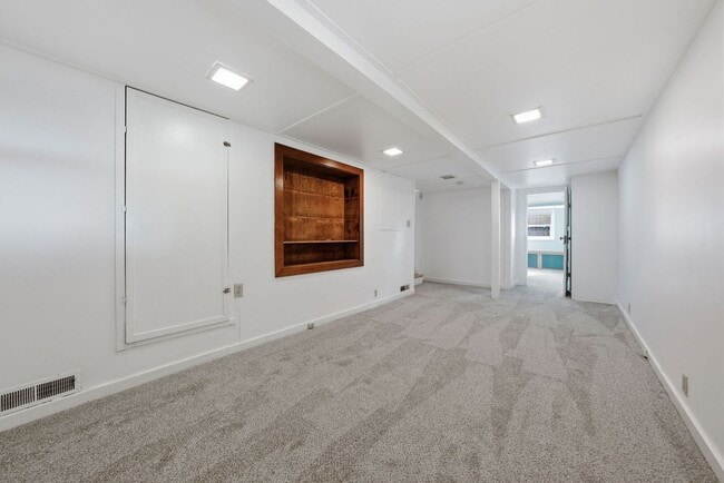 Building Photo - 3 Bed/2.5 Bath Multilevel Home with Amazing Views!