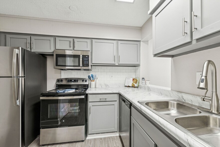 Primary Photo - Pinewood Station Apartments and Townhomes