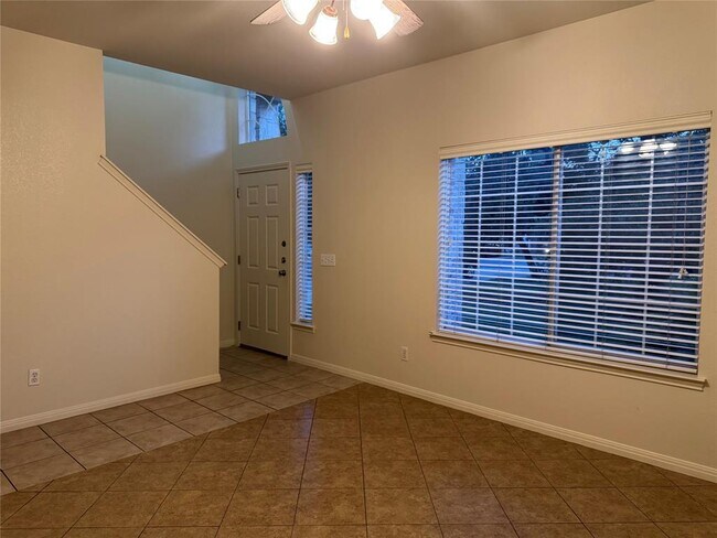 Building Photo - 9 Deerfield Dr