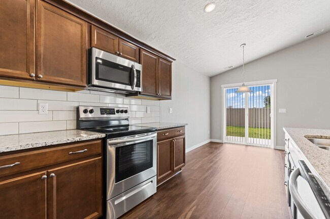 Building Photo - 4 Bedroom, 2 Bath Gorgeous Nampa Home on a...