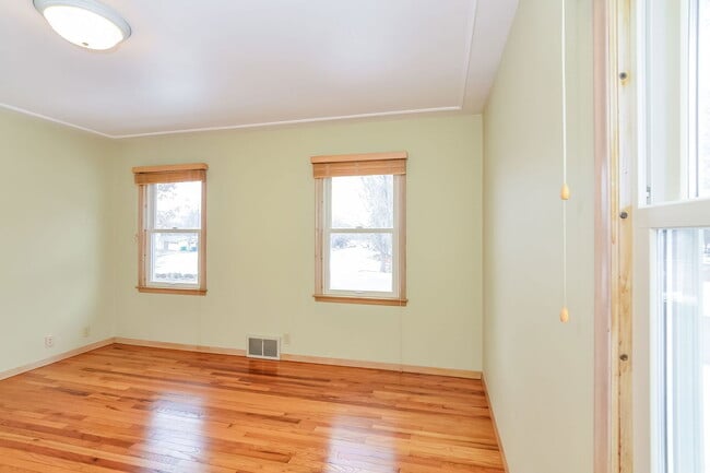 Building Photo - 2420 Sumter Ave S