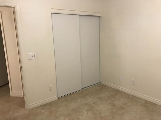 Building Photo - Move-in special: SUNRISE MOUNTAIN: This Ranch Style (Single Story) 3bed/2ba - 89156