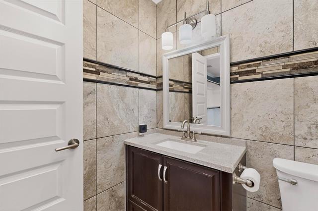 Building Photo - 4006 Mayflower Dr