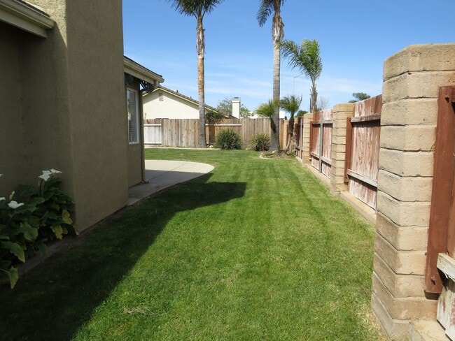 Building Photo - Beautiful River Oaks Single Story Corner Home Near Taylor Elementary School