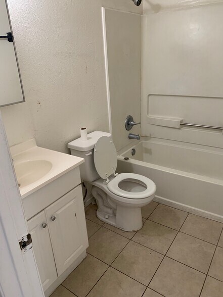 Building Photo - 1113 Circle City Dr