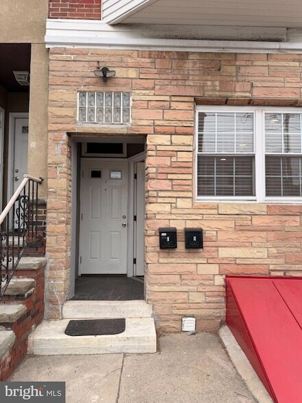 Building Photo - 2049 Snyder Ave