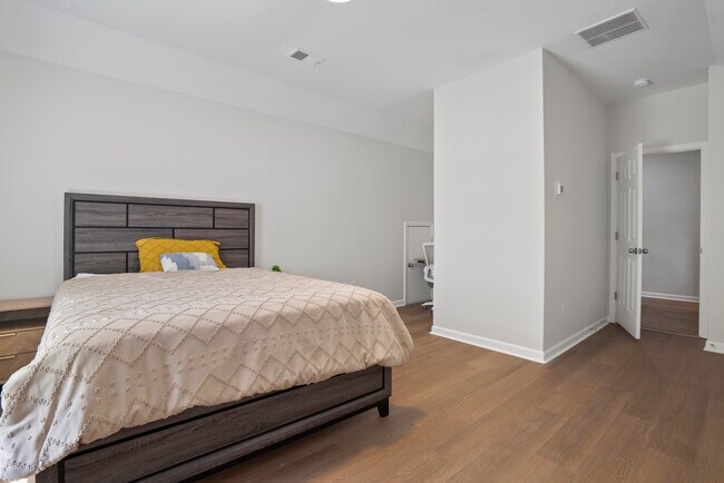 Building Photo - 139 Dahlia Ave NW