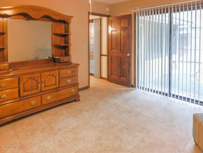 Building Photo - 13009 Bent Pine Ct E