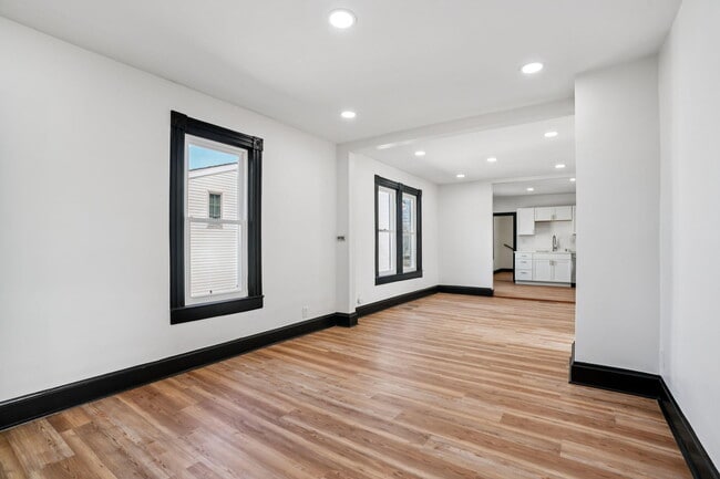 Building Photo - 5039 26th Ave