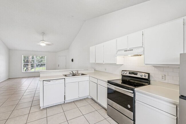 Building Photo - Spacious and Affordable 2/2 Condo In Lancelot at Winter Park
