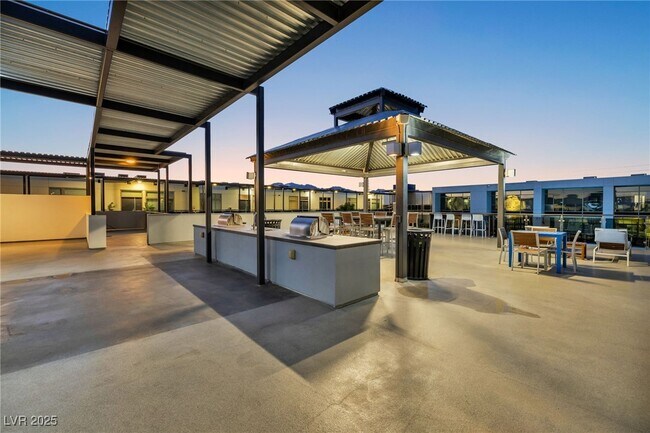 Building Photo - 8925 W Flamingo Rd