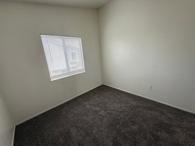 Building Photo - Victorville-3 Bedroom2 Bathrooms,2 Story Home, New Paint, New Carpet,
