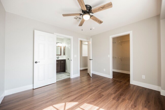 Building Photo - Fully Remodeled 3-Bedroom Townhome