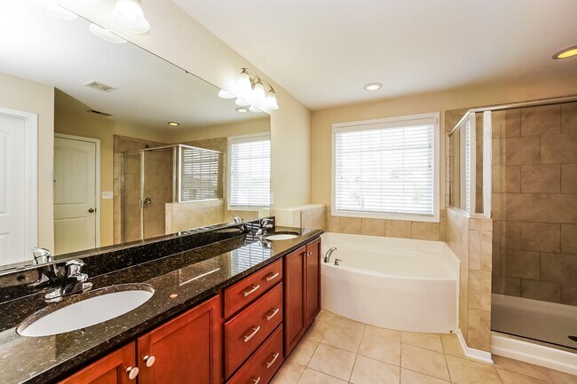 Building Photo - Beautiful 4 Bedroom Single Family Home