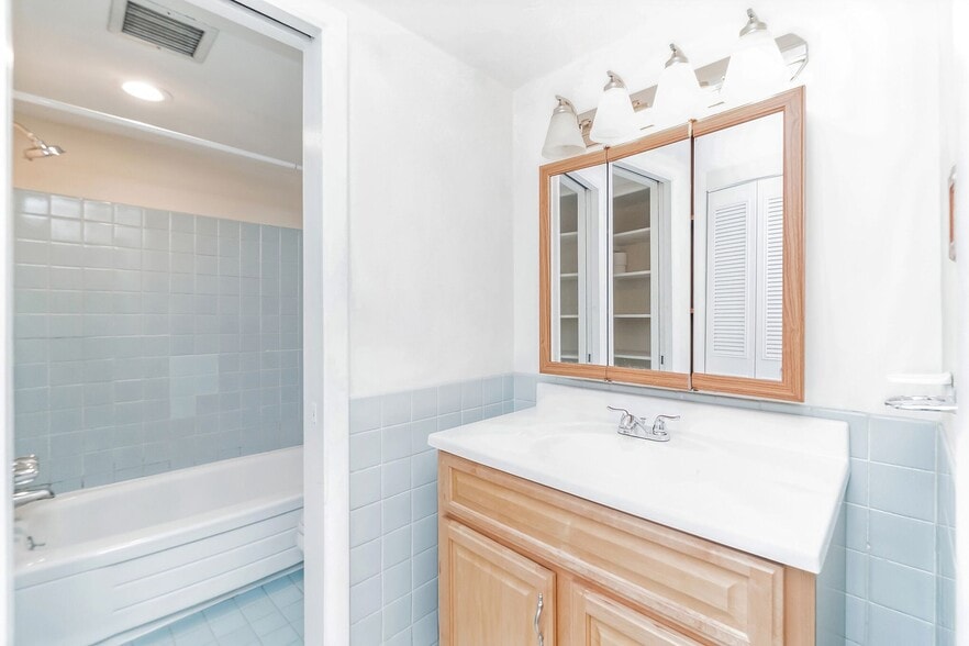 Building Photo - 1420 N Street NW #605