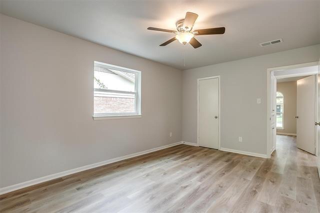 Building Photo - 144 NW Suzanne Terrace