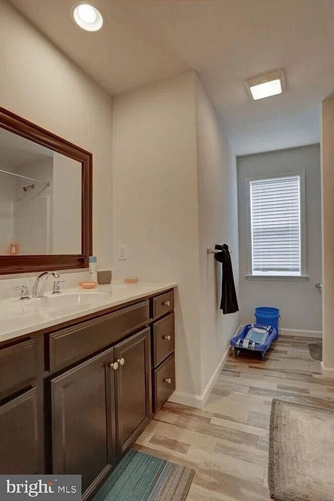 Building Photo - 613 Line Rd