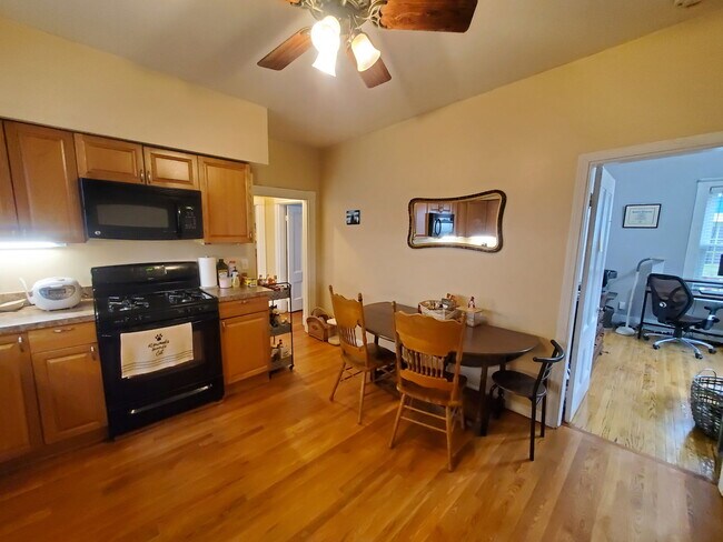 Building Photo - 72 Marshall St