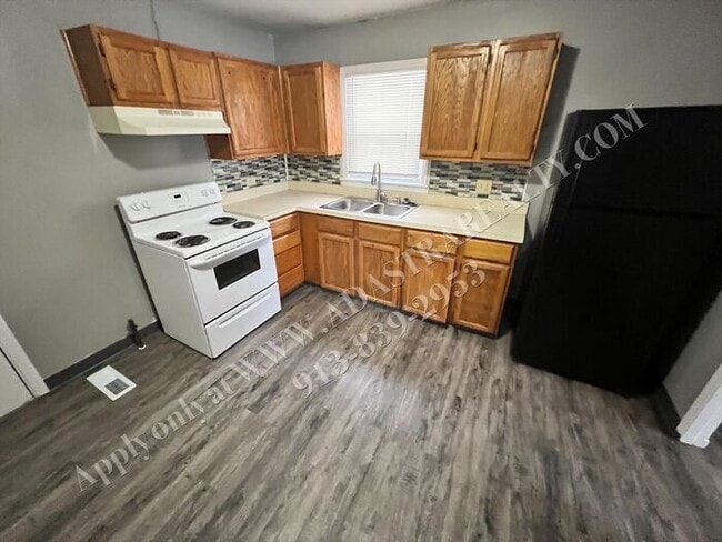 Building Photo - Nice 4 Bed 1.5 Bath Home in KCMO-Available NOW!!