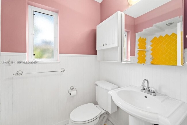 Building Photo - 911 NE 72nd Terrace