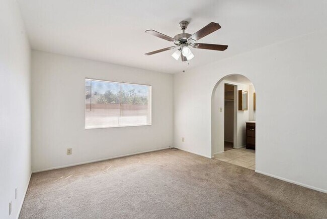 Building Photo - 2213 S Saratoga