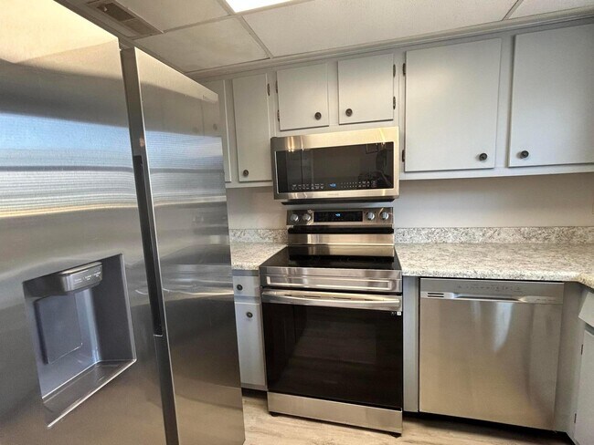 Building Photo - 2846 Avati Dr