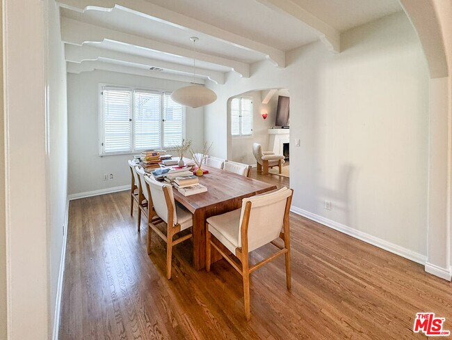 Building Photo - 345 Westbourne Dr