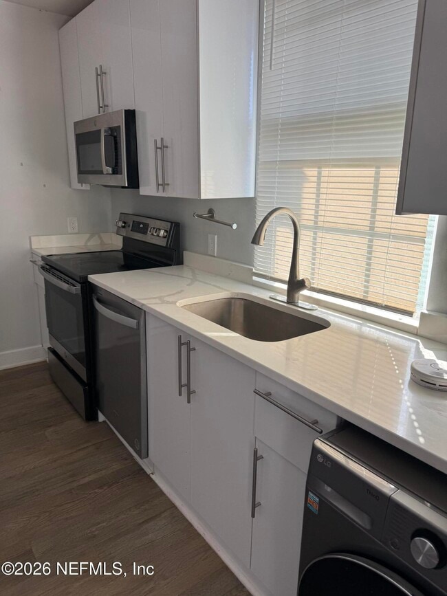 Building Photo - 2357 College St