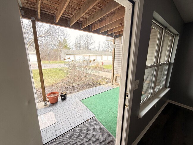 Building Photo - 1401 Millbrook Trail