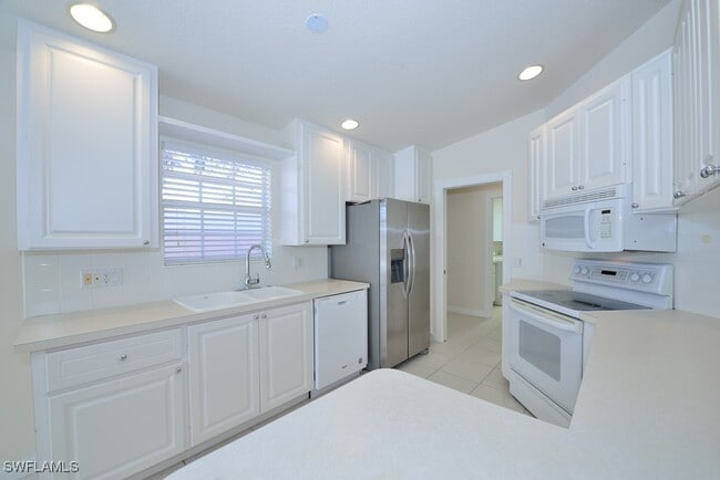 Building Photo - 4824 Lasqueti Way