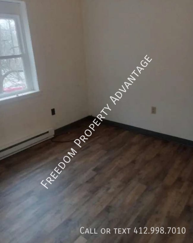 Building Photo - 1943 Broadway Ave