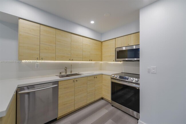 Building Photo - 1800 NW 24th Ave