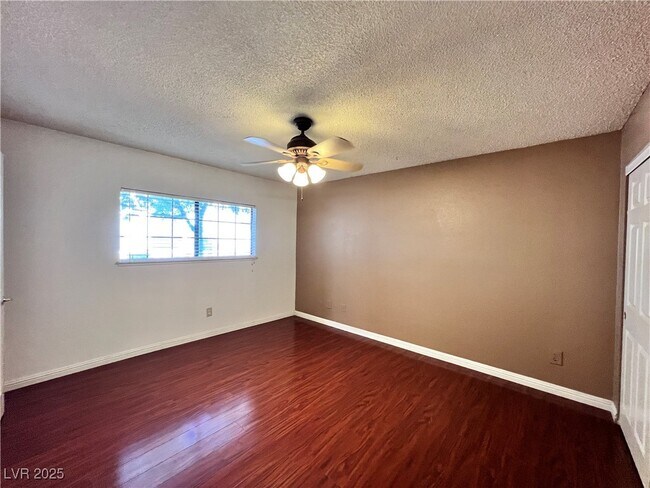 Building Photo - 101 Luna Way