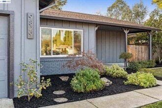 Building Photo - 9829 Davona Dr