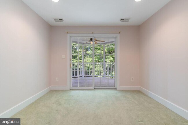 Building Photo - 45105 Mill Creek Way