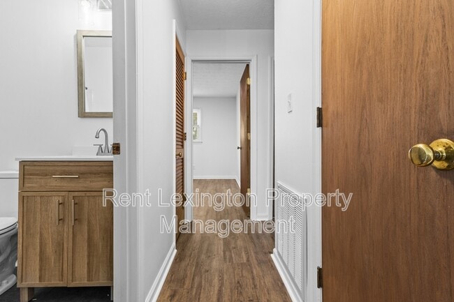 Building Photo - 4021 Victoria Way