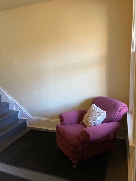 Building Photo - 702 6th Ave