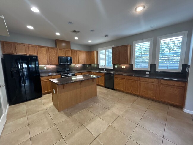 Building Photo - 212 Riverbend Ln