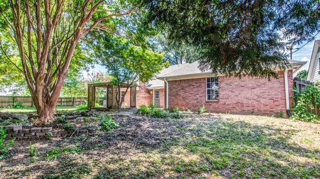 Building Photo - 5624 Annandale Dr